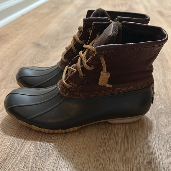 SPERRY | Women’s Saltwater Duck Boot - Picture 4 of 11